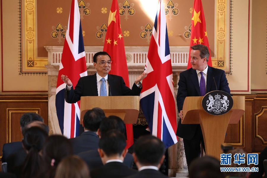 6月17日，國(guó)務(wù)院總理李克強(qiáng)同英國(guó)首相卡梅倫在倫敦舉行中英總理年度會(huì)晤后共同會(huì)見記者。新華社記者 龐興雷 攝