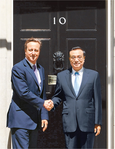 6月17日，國務(wù)院總理李克強(qiáng)在倫敦唐寧街10號首相府同英國首相卡梅倫舉行中英總理年度會晤。新華社記者 李 濤攝 