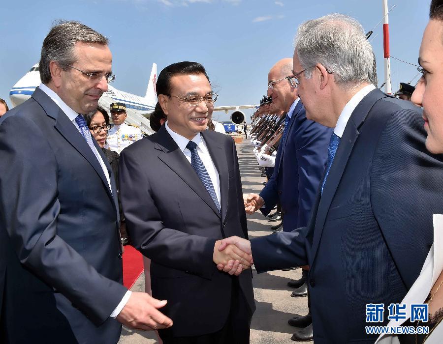 6月19日，國務院總理李克強乘專機抵達雅典國際機場，開始對希臘進行正式訪問。希臘總理薩馬拉斯在機場為李克強舉行隆重的歡迎儀式。新華社記者 李濤 攝