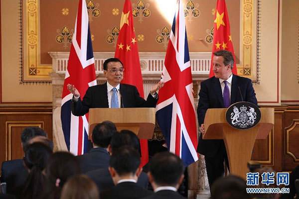     6月17日，國務(wù)院總理李克強(qiáng)同英國首相卡梅倫在倫敦舉行中英總理年度會(huì)晤后共同會(huì)見記者。 新華社記者 龐興雷 攝 