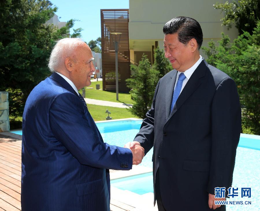 7月13日，中國國家主席習(xí)近平在希臘羅德島會(huì)見希臘總統(tǒng)帕普利亞斯。 新華社記者 蘭紅光 攝