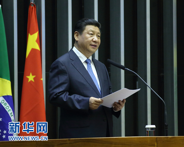 7月16日，國(guó)家主席習(xí)近平在巴西國(guó)會(huì)發(fā)表《弘揚(yáng)傳統(tǒng)友好共譜合作新篇》的演講。 新華社記者 蘭紅光 攝 