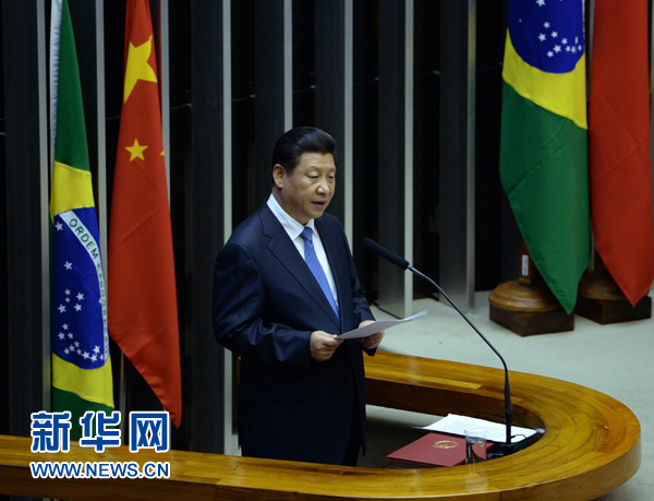 7月16日，國(guó)家主席習(xí)近平在巴西國(guó)會(huì)發(fā)表《弘揚(yáng)傳統(tǒng)友好共譜合作新篇》的演講。 新華社記者 劉建生 攝 