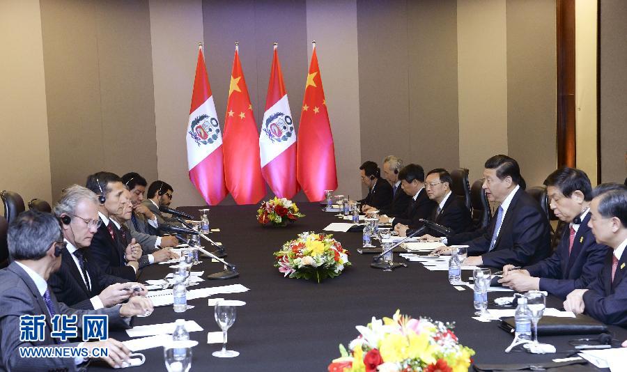 7月16日，國(guó)家主席習(xí)近平在巴西首都巴西利亞會(huì)見秘魯總統(tǒng)烏馬拉。新華社記者 劉建生 攝  