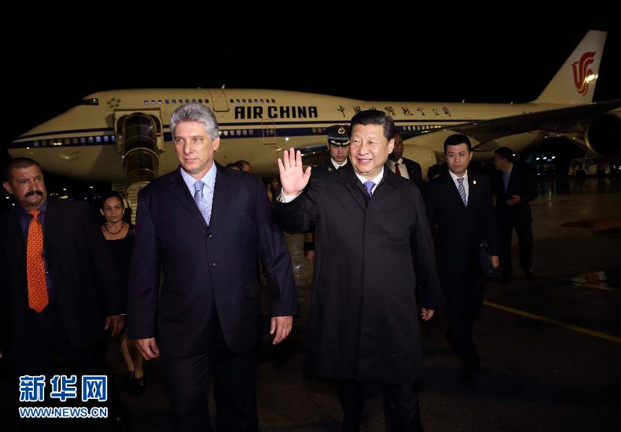 當?shù)貢r間7月21日晚9時許，國家主席習近平乘坐的專機抵達哈瓦那何塞·馬蒂國際機場，開始對古巴進行國事訪問。新華社記者蘭紅光攝