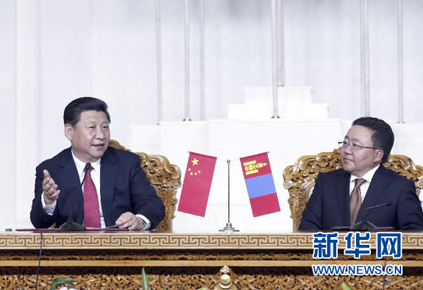 8月21日，國家主席習(xí)近平在烏蘭巴托同蒙古國總統(tǒng)額勒貝格道爾吉舉行會談。會談后，兩國元首共同會見記者。 新華社記者 鞠鵬 攝
