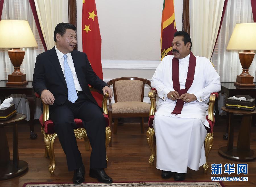9月16日，國(guó)家主席習(xí)近平在科倫坡同斯里蘭卡總統(tǒng)拉賈帕克薩舉行會(huì)談。 新華社記者馬占成攝 