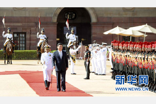 9月18日，國家主席習近平出席印度總統(tǒng)慕克吉在總統(tǒng)府舉行的隆重歡迎儀式。 新華社記者 張鐸 攝