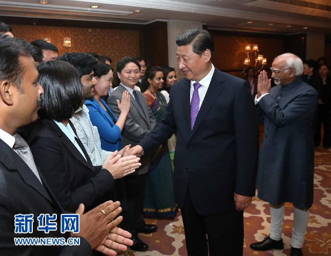 9月18日，國家主席習(xí)近平在印度世界事務(wù)委員會發(fā)表題為《攜手追尋民族復(fù)興之夢》的重要演講。演講結(jié)束后，習(xí)近平接見中印兩國青年代表。新華社記者 龐興雷 攝