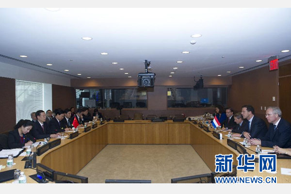 9月23日，出席聯(lián)合國氣候峰會的國家主席習(xí)近平特使、國務(wù)院副總理張高麗在紐約聯(lián)合國總部會見荷蘭首相呂特。 新華社記者 王曄 攝 
