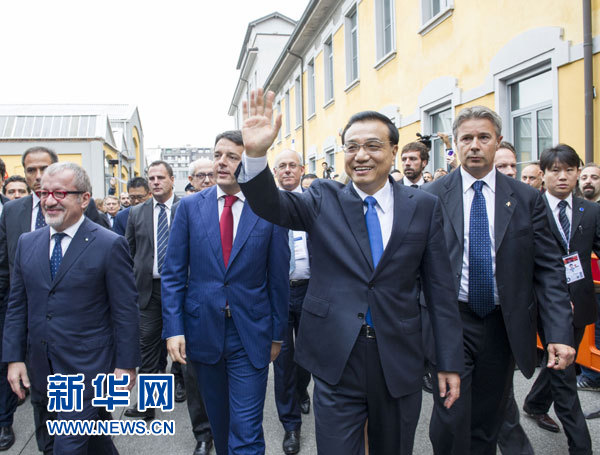 10月16日，中國(guó)國(guó)務(wù)院總理李克強(qiáng)在米蘭與意大利總理倫齊共同出席第五屆中意創(chuàng)新合作周大會(huì)并致辭。這是李克強(qiáng)抵達(dá)位于米蘭理工大學(xué)的會(huì)場(chǎng)。新華社記者王曄攝