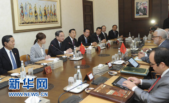 11月3日，全國政協(xié)主席俞正聲在拉巴特會見摩洛哥政府首腦本·基蘭。 新華社記者 張鐸 攝