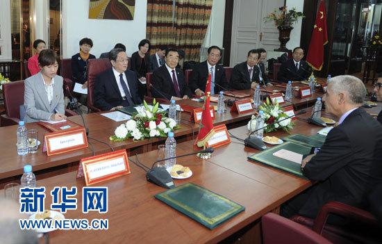 11月3日，中國全國政協(xié)主席俞正聲在拉巴特會見摩洛哥眾議長阿拉米。 新華社記者 張鐸 攝