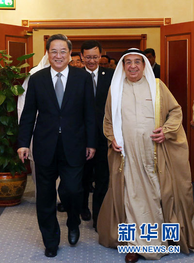 11月6日，正在巴林進(jìn)行正式友好訪問的全國政協(xié)主席俞正聲在麥納麥會見巴林副首相穆罕默德。 新華社記者劉衛(wèi)兵攝