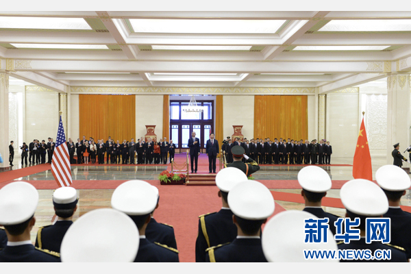 11月12日，國家主席習近平在北京人民大會堂舉行歡迎儀式，歡迎美國總統(tǒng)奧巴馬對中國進行國事訪問。 新華社記者 馬占成 攝