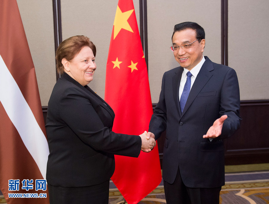    12月16日，中國國務院總理李克強在貝爾格萊德會見拉脫維亞總理斯特勞尤馬。 新華社記者黃敬文攝