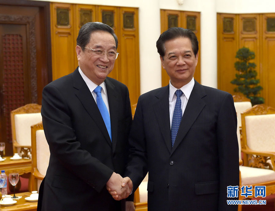 12月25日至27日，中共中央政治局常委、全國政協(xié)主席俞正聲對越南進(jìn)行正式訪問。這是12月26日，俞正聲在河內(nèi)會見越南政府總理阮晉勇。 新華社記者馬占成攝