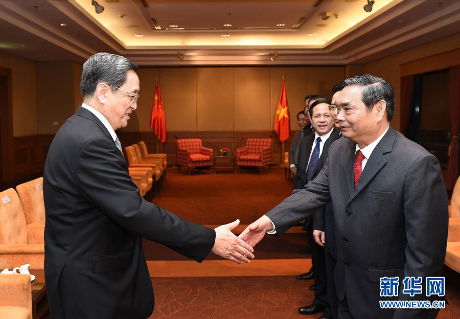12月25日至27日，中共中央政治局常委、全國政協(xié)主席俞正聲對越南進(jìn)行正式訪問。這是12月25日，俞正聲在河內(nèi)會見越共中央書記處常務(wù)書記黎鴻英。 新華社記者劉建生攝