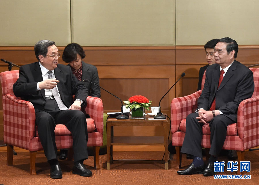 12月25日至27日，中共中央政治局常委、全國政協(xié)主席俞正聲對越南進(jìn)行正式訪問。這是12月25日，俞正聲在河內(nèi)會見越共中央書記處常務(wù)書記黎鴻英。 新華社記者劉建生攝