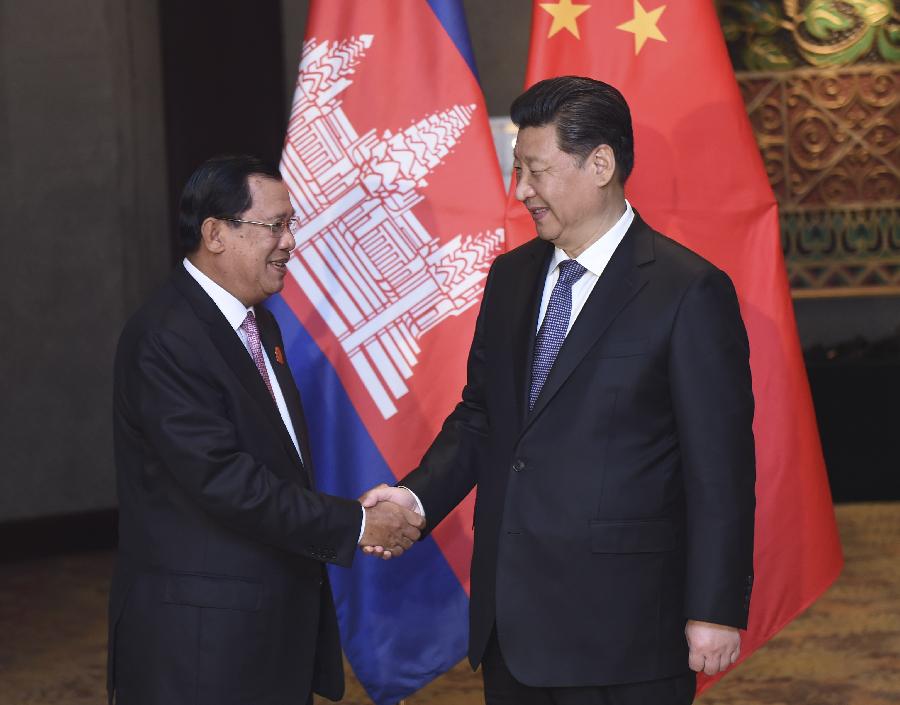 4月23日，國家主席習(xí)近平在雅加達(dá)會(huì)見柬埔寨首相洪森。新華社記者張鐸攝 
