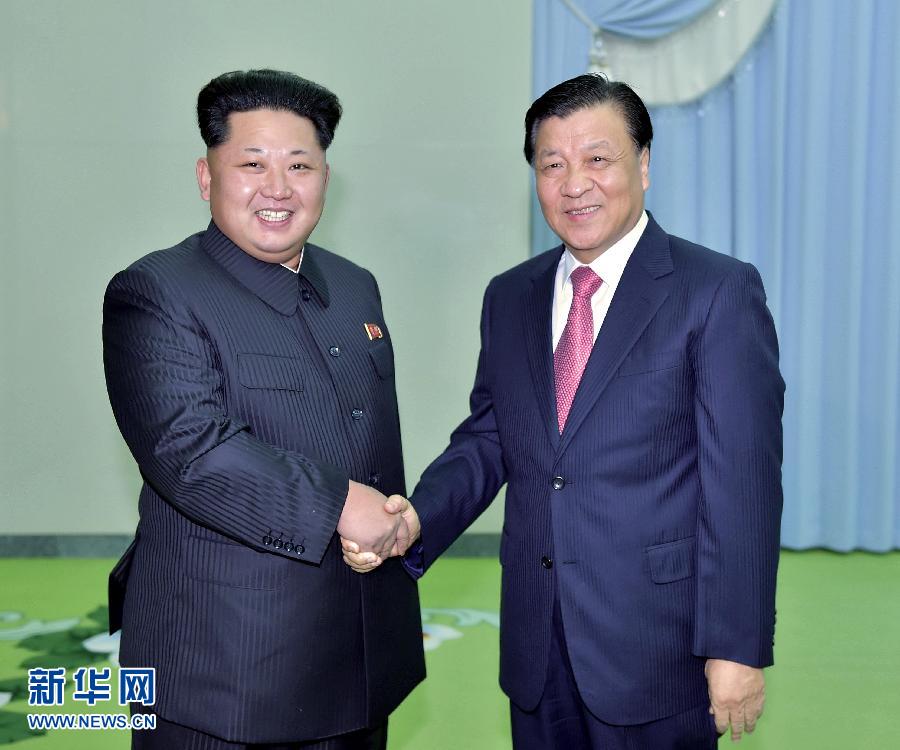 10月9日，中共中央政治局常委、中央書記處書記劉云山在平壤百花園迎賓館會(huì)見朝鮮勞動(dòng)黨第一書記金正恩。 新華社記者 李濤 攝