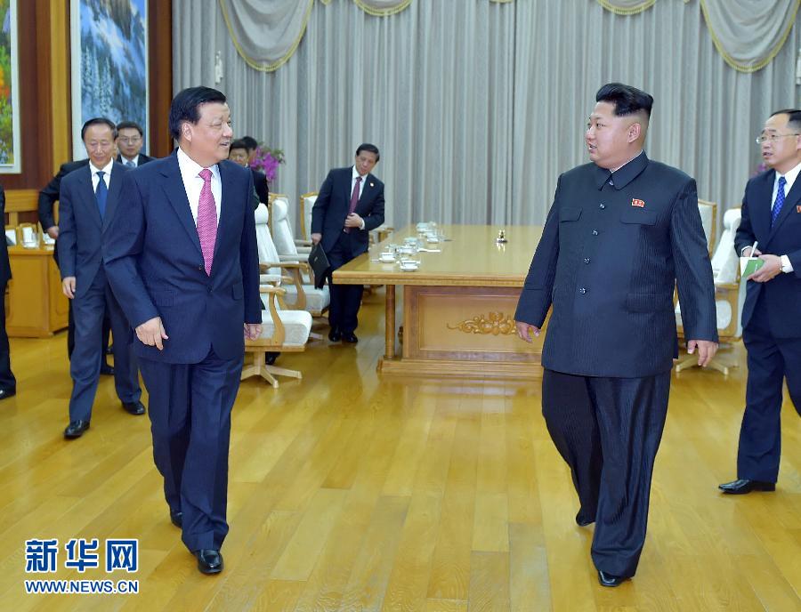 10月9日，中共中央政治局常委、中央書記處書記劉云山在平壤百花園迎賓館會(huì)見朝鮮勞動(dòng)黨第一書記金正恩。 新華社記者 李濤 攝 
