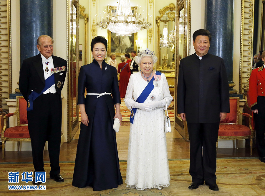 10月20日，國家主席習(xí)近平在倫敦白金漢宮出席英國女王伊麗莎白二世舉行的歡迎晚宴。 新華社記者 鞠鵬 攝