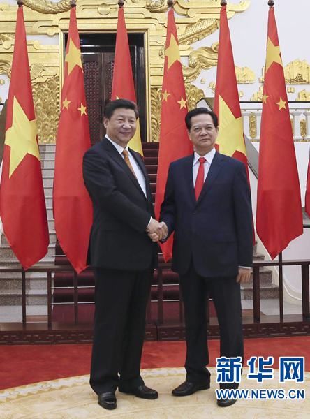 11月5日，中共中央總書記、國家主席習近平在河內(nèi)會見越南總理阮晉勇。新華社記者 蘭紅光 攝 