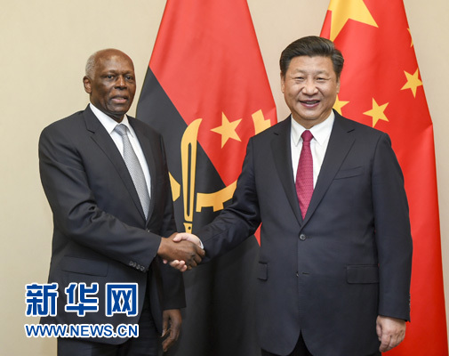 12月3日，國家主席習(xí)近平在約翰內(nèi)斯堡會見安哥拉總統(tǒng)多斯桑托斯。 新華社記者 謝環(huán)馳 攝