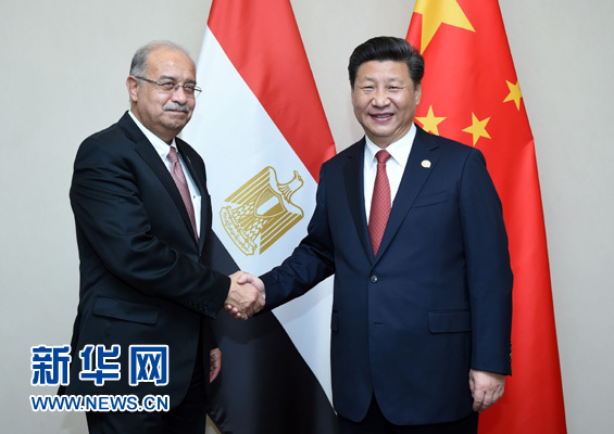 12月4日，國(guó)家主席習(xí)近平在約翰內(nèi)斯堡會(huì)見埃及總理伊斯梅爾。新華社記者 張鐸 攝 