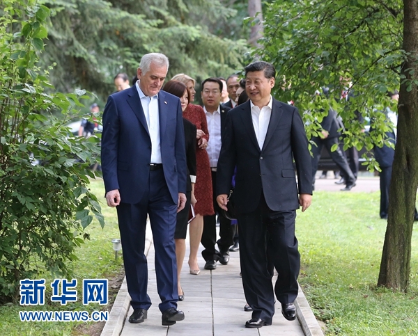 當?shù)貢r間6月17日，國家主席習近平同塞爾維亞總統(tǒng)尼科利奇在貝爾格萊德舉行會晤。 新華社記者 丁林 攝 