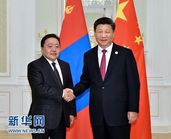 6月23日，國(guó)家主席習(xí)近平在塔什干會(huì)見蒙古國(guó)總統(tǒng)額勒貝格道爾吉。 新華社記者李濤攝