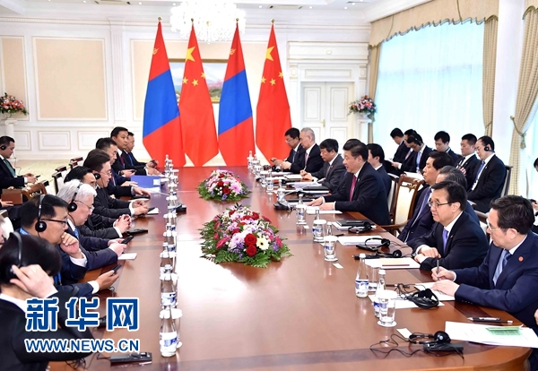6月23日，國(guó)家主席習(xí)近平在塔什干會(huì)見蒙古國(guó)總統(tǒng)額勒貝格道爾吉。 新華社記者李濤攝