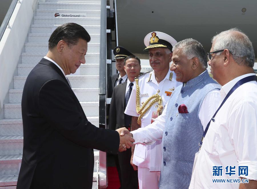 10月15日，國家主席習近平抵達印度果阿，應(yīng)印度總理莫迪邀請，出席金磚國家領(lǐng)導(dǎo)人第八次會晤。 新華社記者蘭紅光攝 