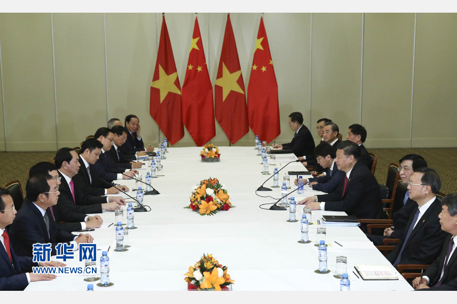 11月19日，國(guó)家主席習(xí)近平在利馬會(huì)見(jiàn)越南國(guó)家主席陳大光。新華社記者 龐興雷 攝 