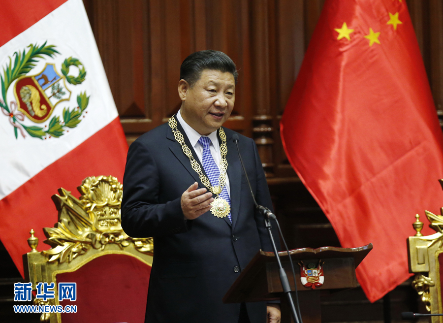 11月21日，國(guó)家主席習(xí)近平在秘魯國(guó)會(huì)發(fā)表題為《同舟共濟(jì)、揚(yáng)帆遠(yuǎn)航，共創(chuàng)中拉關(guān)系美好未來(lái)》的重要演講。 新華社記者 鞠鵬 攝