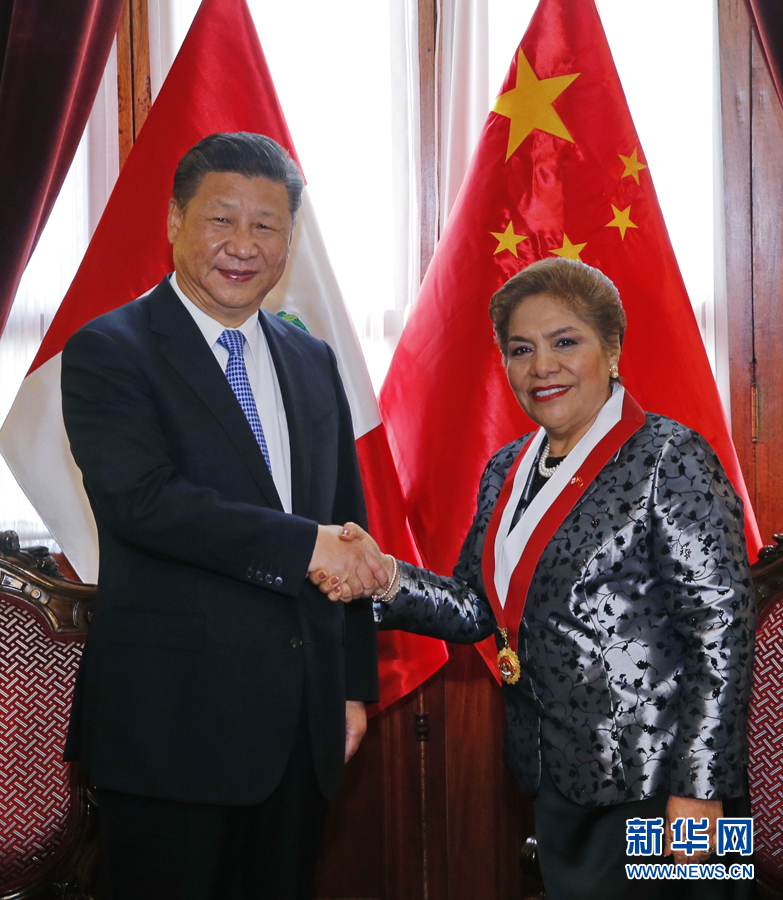 11月21日，國家主席習(xí)近平在利馬會見秘魯國會主席薩爾加多。新華社記者 鞠鵬 攝