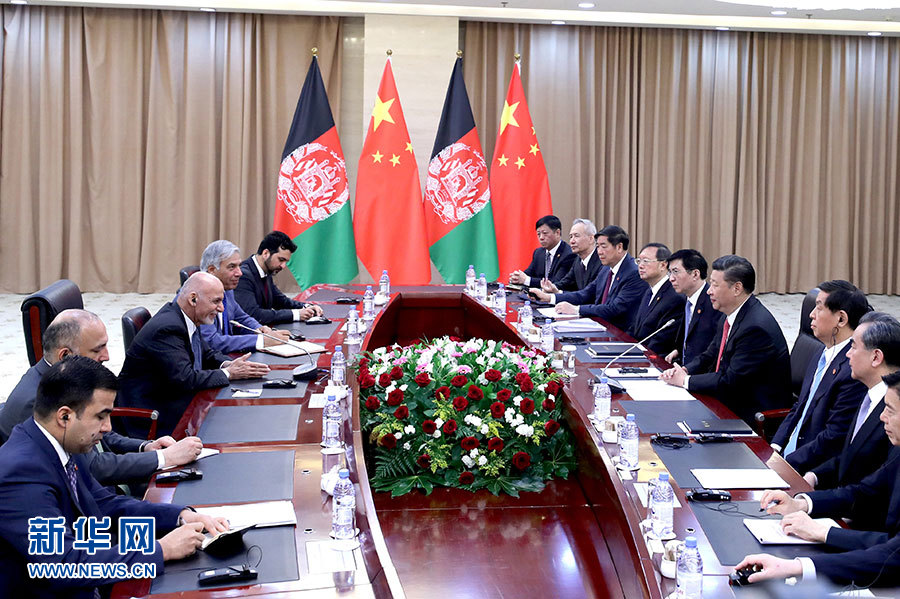 6月8日，國(guó)家主席習(xí)近平在哈薩克斯坦首都阿斯塔納會(huì)見阿富汗總統(tǒng)加尼。 新華社記者 丁林 攝