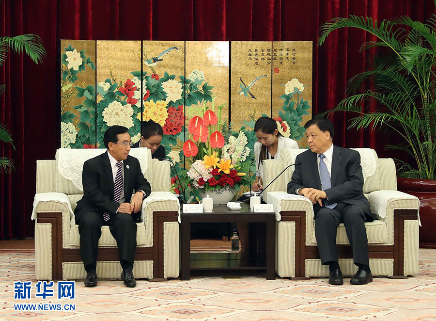 6月11日，中共中央政治局常委、中央書記處書記劉云山在福州會(huì)見來華出席金磚國(guó)家政黨、智庫(kù)和民間社會(huì)組織論壇的老撾人民革命黨中央政治局委員、中央書記處常務(wù)書記、國(guó)家副主席潘坎。新華社記者劉衛(wèi)兵攝