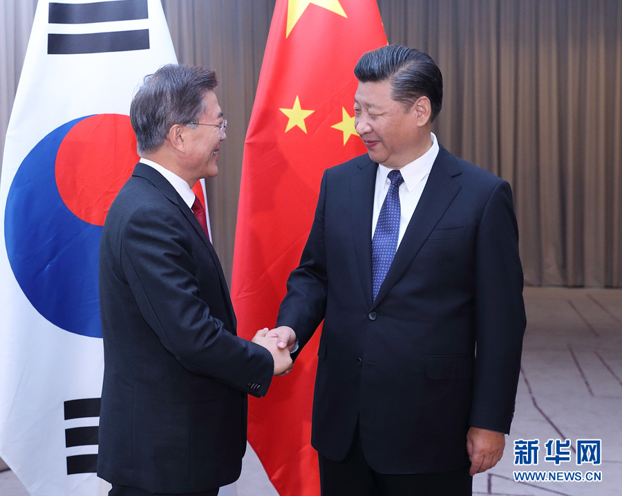 7月6日，國(guó)家主席習(xí)近平在柏林會(huì)見(jiàn)韓國(guó)總統(tǒng)文在寅。 新華社記者 王曄攝