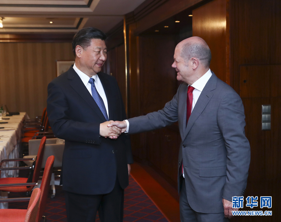 7月6日，國家主席習(xí)近平在漢堡會(huì)見漢堡市市長肖爾茨。 新華社記者謝環(huán)馳 攝