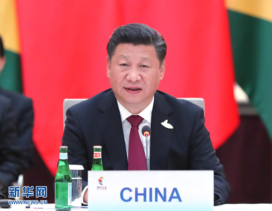 7月7日，國家主席習(xí)近平在德國漢堡主持金磚國家領(lǐng)導(dǎo)人非正式會晤，發(fā)表引導(dǎo)性講話和總結(jié)講話。 新華社記者 馬占成 攝