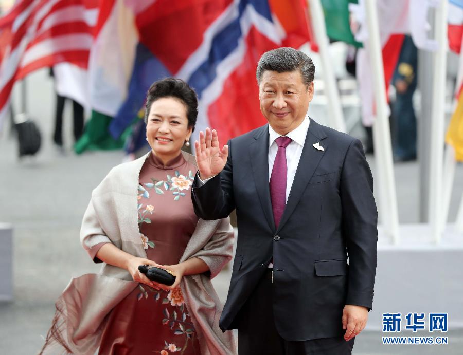 7月7日，二十國集團領(lǐng)導(dǎo)人第十二次峰會在德國漢堡舉行。國家主席習(xí)近平出席并發(fā)表題為《堅持開放包容　推動聯(lián)動增長》的重要講話。這是習(xí)近平和夫人彭麗媛出席漢堡峰會舉行的音樂會。新華社記者 劉衛(wèi)兵 攝 