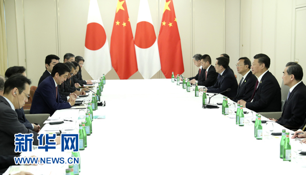 7月8日，國(guó)家主席習(xí)近平應(yīng)約在漢堡會(huì)見(jiàn)日本首相安倍晉三。新華社記者 馬占成 攝