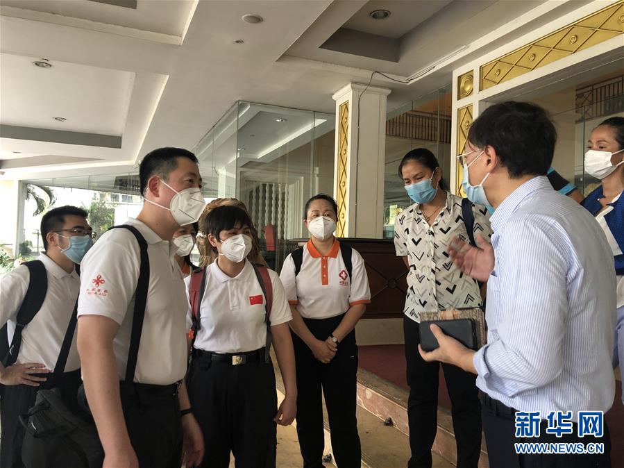 （國際疫情·圖文互動）（6）“工作忙碌又細致，經(jīng)驗豐富又專業(yè)”——一名柬埔寨青年眼中的中國援柬抗疫醫(yī)療專家組