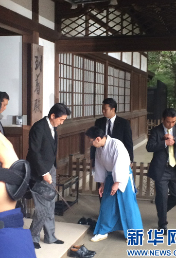 安倍為何不顧?quán)彿磳?duì)，執(zhí)意參拜？